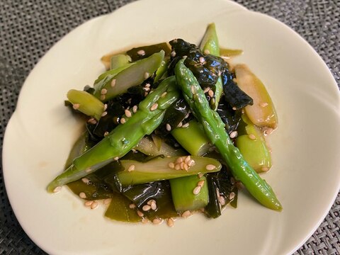 美味しい❣️アスパラガスとワカメの中華風和え物